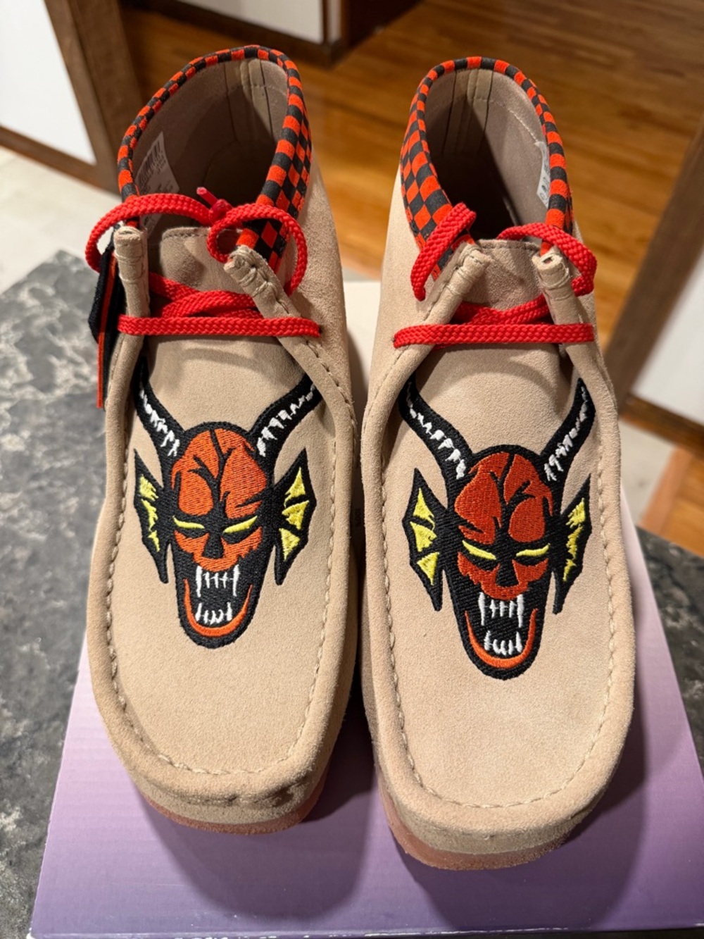 Clarks Stranger Things x Wallabee Evo 'Hellfire Club' - Picture 3 of 7